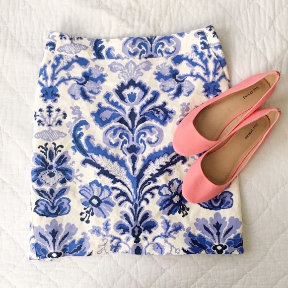 Merona Dresses & Skirts - Merona Blue patterned skirt with pockets